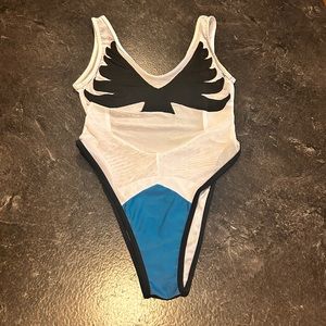 Like new one piece bathing suit